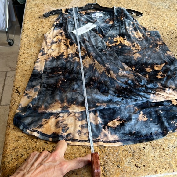 Veronica M (NWT) wrap front hi low v neck shell - Picture 7 of 8